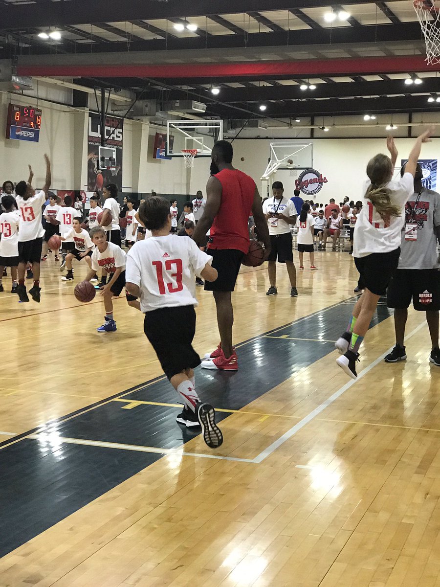 capturethoseM's tweet photo. @JHarden13 @kroger @ProcterGamble @ProCamps #UnplugAndPlay https://t.co/27Xa7eIjzf