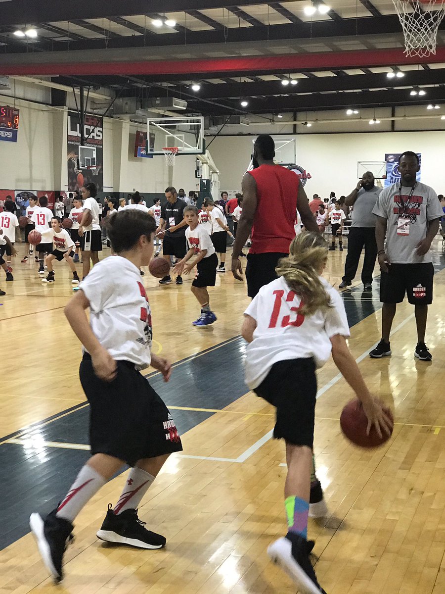capturethoseM's tweet photo. @JHarden13 @kroger @ProcterGamble @ProCamps #UnplugAndPlay https://t.co/27Xa7eIjzf