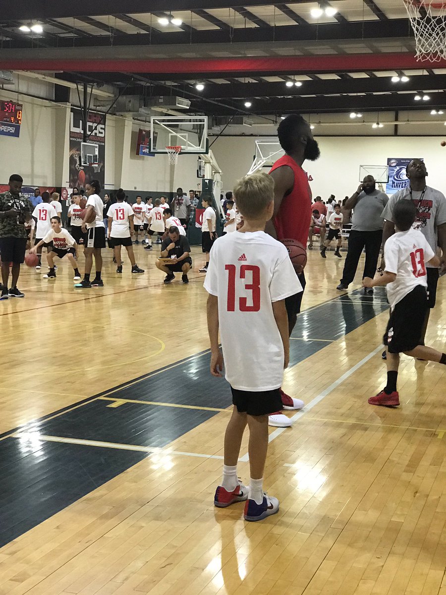 capturethoseM's tweet photo. @JHarden13 @kroger @ProcterGamble @ProCamps #UnplugAndPlay https://t.co/27Xa7eIjzf
