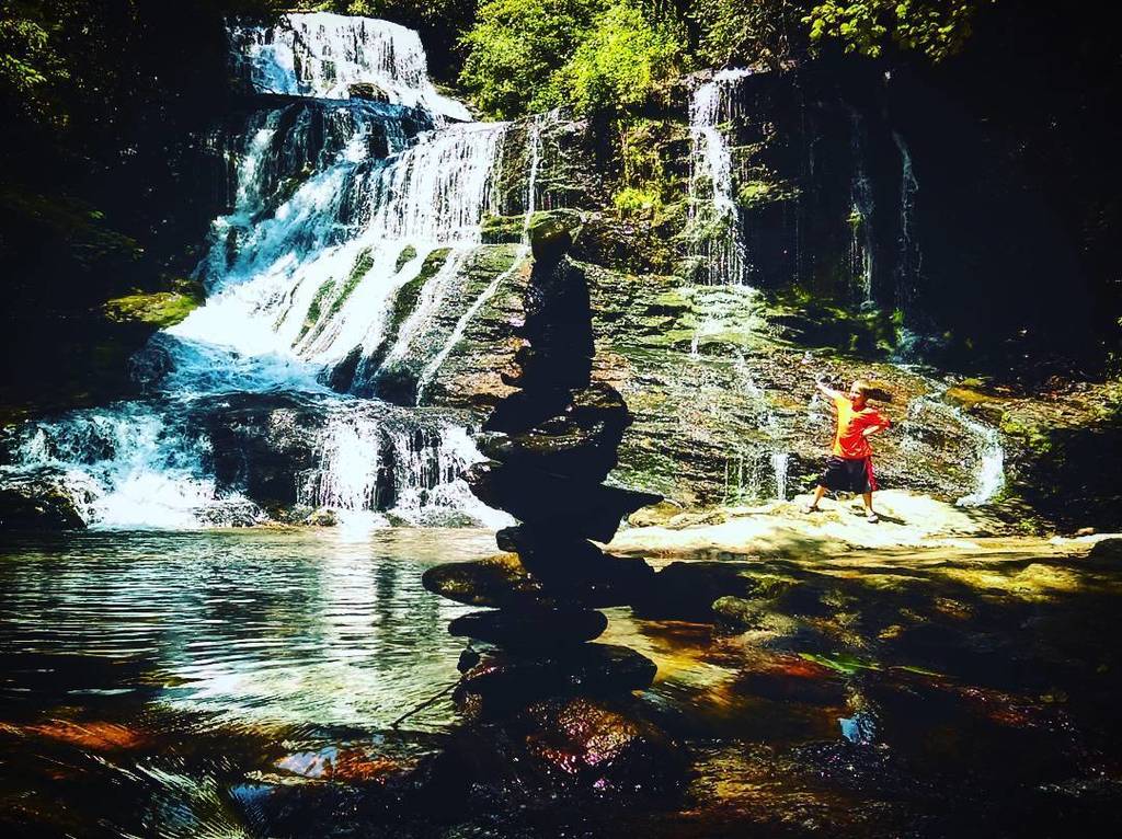realWillWillens's tweet photo. So many things I love so much in one picture 
#adventuremore #adventuredad #natureplug. #mountainwalker #waterfall #northcarolina #peacesee… https://t.co/iWAXqn8s3h