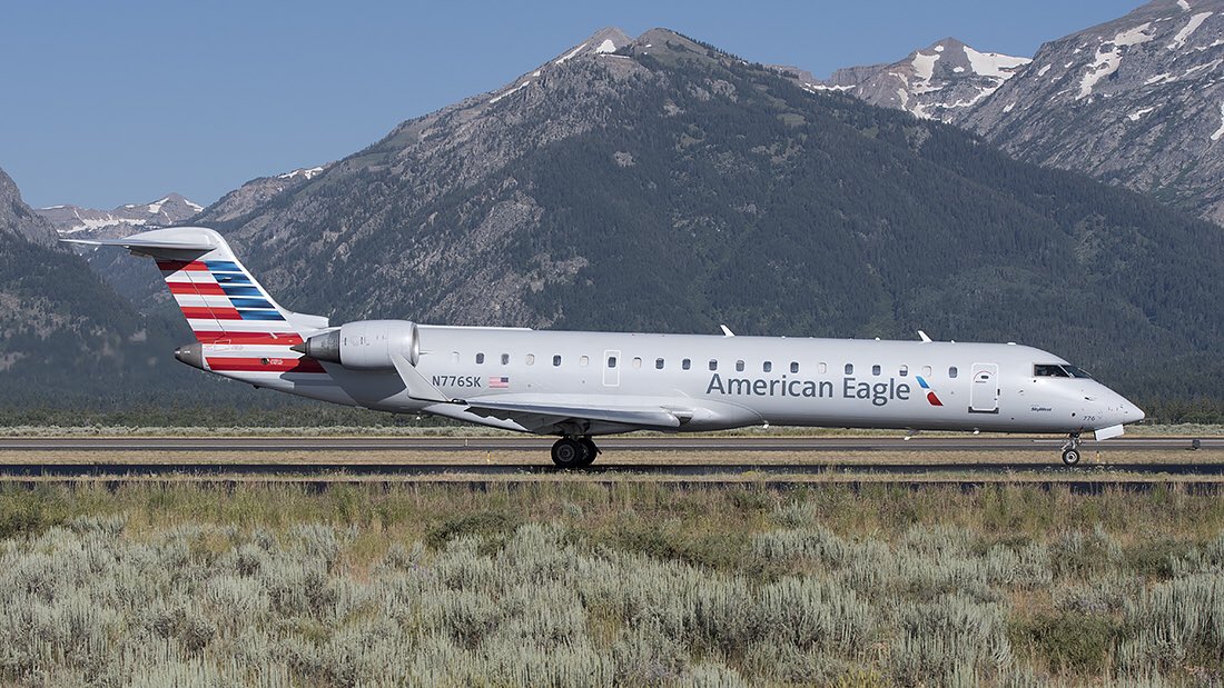 royalscottking's tweet photo. Another beautiful day @JHAirport with @BBD_Aircraft CRJ-700 N776SK @AmericanAir @SkyWestAirlines 🌞🛫📷 I❤️WYOMING #freeyourcamera https://t.co/nEcIOoHH8j