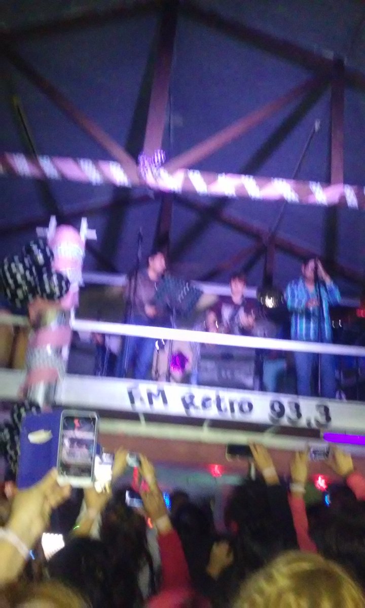 CorazonApepona2's tweet photo. Fotitos de 15/07 en #GralRoca @PepoLara. Sono cn toda su bandaen vivoo! #Tremendoooo #Shooow!! https://t.co/iAg9YfDZga