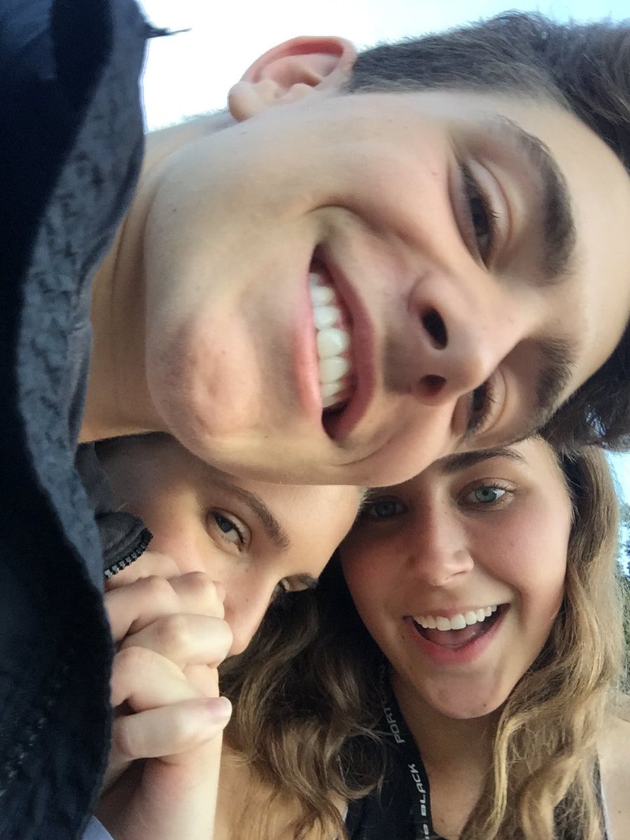 Tate_Kadel's tweet photo. HBD stinky❤️ you're the cutest and i've loved growing so close!! so happy that you're now one of my bestest friends couldn't be more happy💖🎉 https://t.co/jXwWgV0KFL