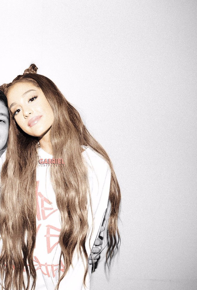 bizzlebuterra's tweet photo. She looks gorgeous🌙
RT if you agree!

#MTVHottest Ariana Grande https://t.co/PdZdlDvNc9