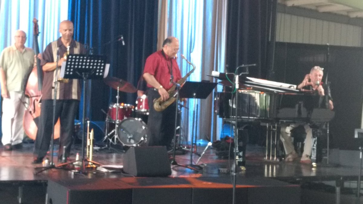 NEEMA* on stage (*never ever elevator music) #christmascityjazzfestival live jazz all day today #jazzsharing #livemusic #bethlehem #free