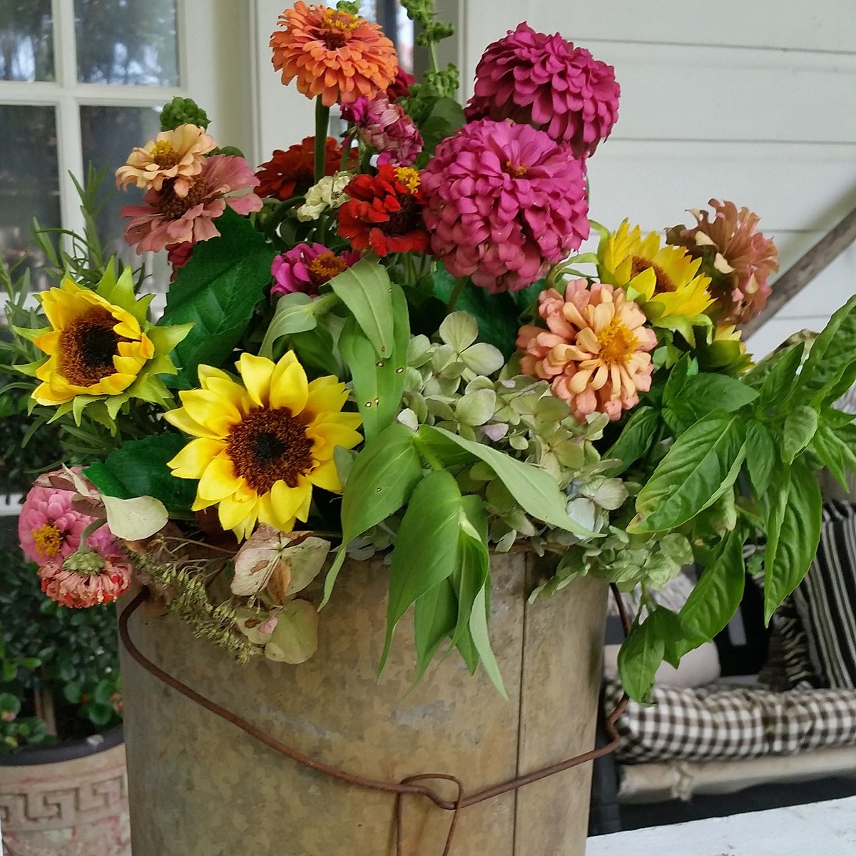 cwestbrookhome's tweet photo. Loving this garden bouquet that I picked from the garden, full of herbs and flowers...smells so good! #carolynwestbrookhome https://t.co/0TigkUxNj9