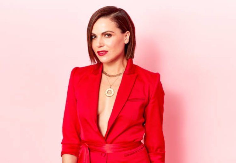 OUAT_Fanatics's tweet photo. @LanaParrilla Comic-Con Portrait #SDCC https://t.co/5vVhU0zBrf