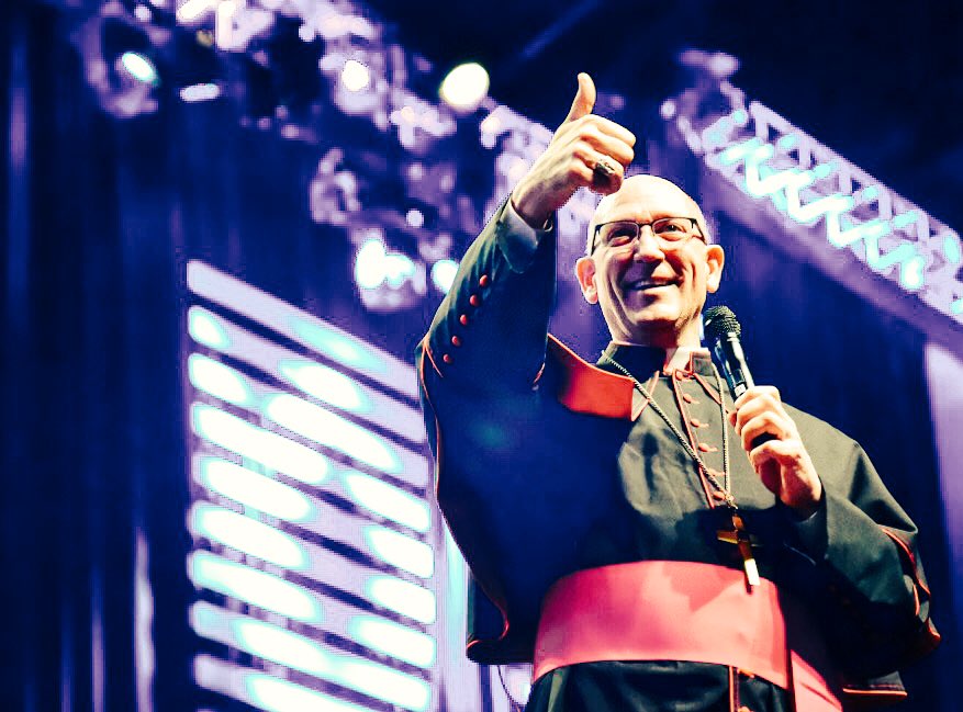 scgvocations's tweet photo. At @steubystl? Wanna meet the bishop of @DioSCG? Find Bishop Rice and take a #steubystlselfie!!
#SCGVocations #steubystl https://t.co/zk4gZjA7TC