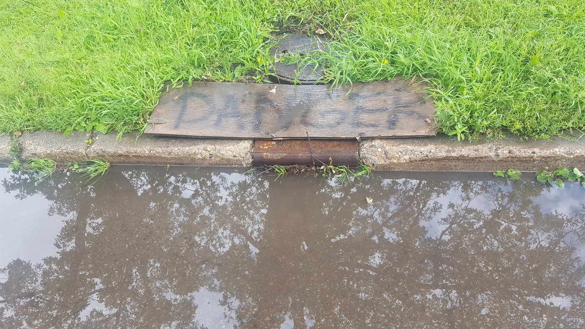 janelmarion's tweet photo. @cityofwinnipeg so... is this ever going to be taken care of? I've lived here since April. It's on Lindsay street. https://t.co/yQgBog7FDR