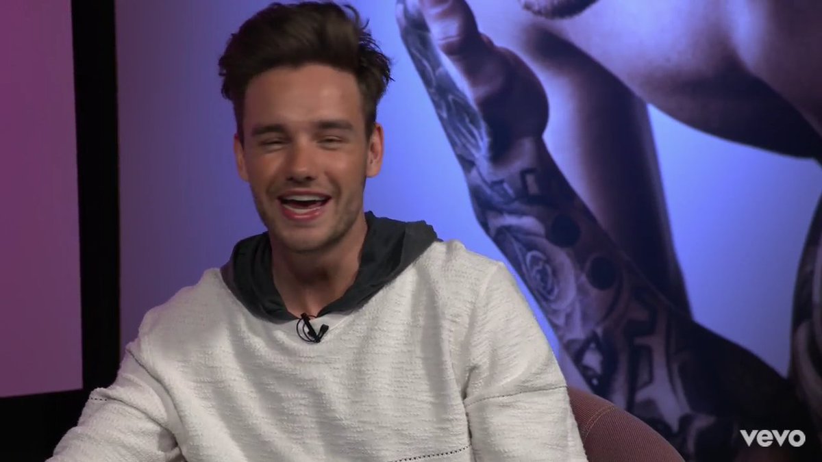 liamssdetails's tweet photo. happiness looks perfect on him #MTVHottest Liam Payne https://t.co/PQFuPXRhmC