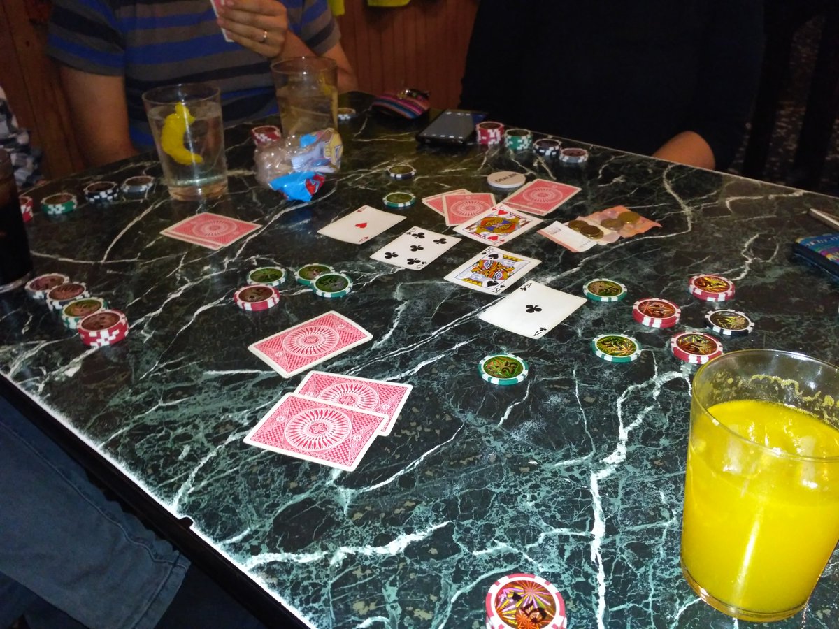 Hoy toca poker!!  Alguien se apunta?