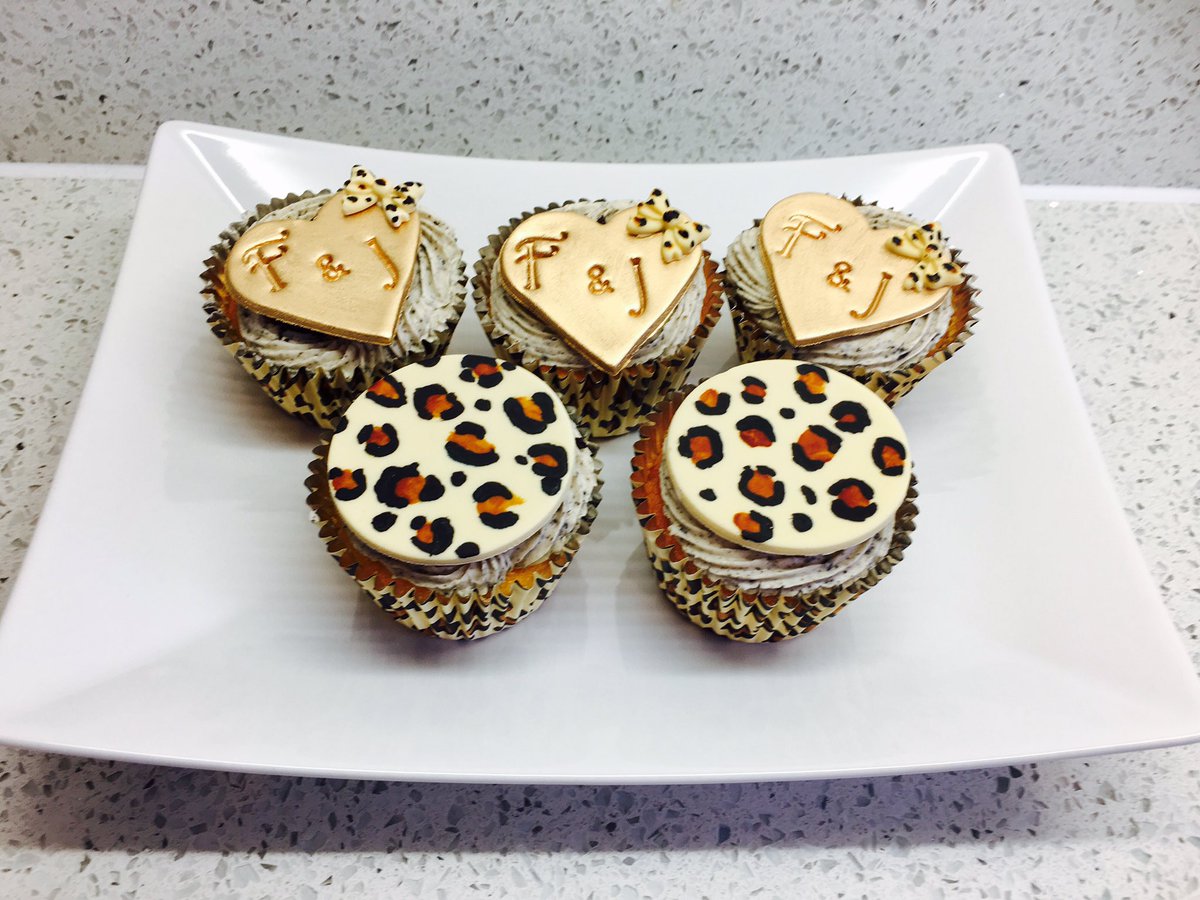 MyCakeHobby's tweet photo. #leopardprint and gold themed bridal shower cupcakes #cakesinlondon for #cakesinessex #mycakehobby #deliciouscupcakes https://t.co/RsWgbt8Bgr