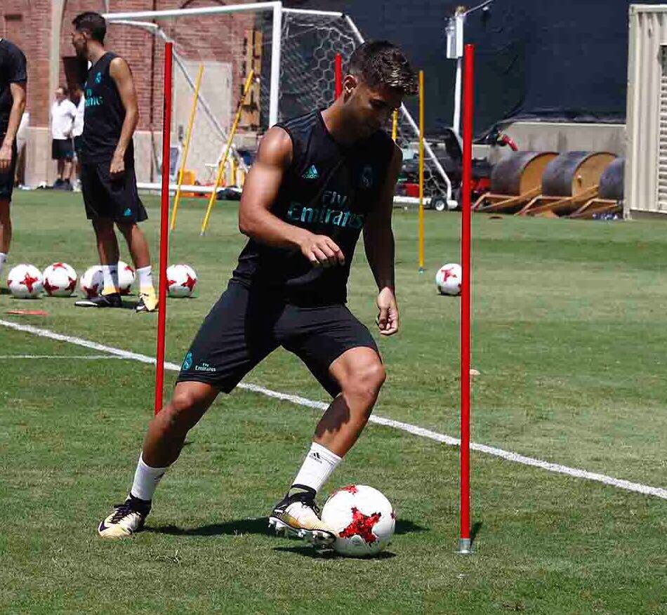 marcoasensio10's tweet photo. Primer día de entrenamiento en #UCLA ⚽😃 #RMtour https://t.co/ghrqurcWQ0