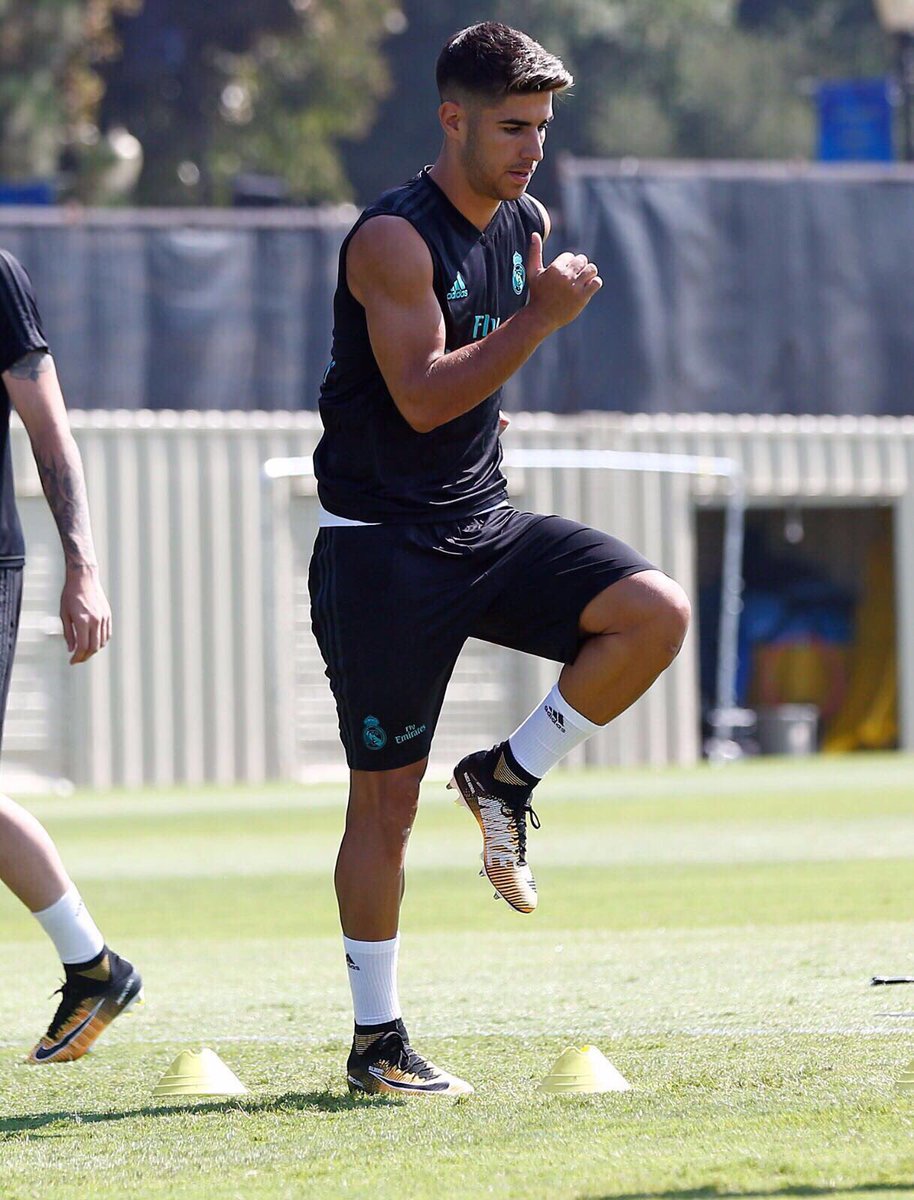 marcoasensio10's tweet photo. Primer día de entrenamiento en #UCLA ⚽😃 #RMtour https://t.co/ghrqurcWQ0