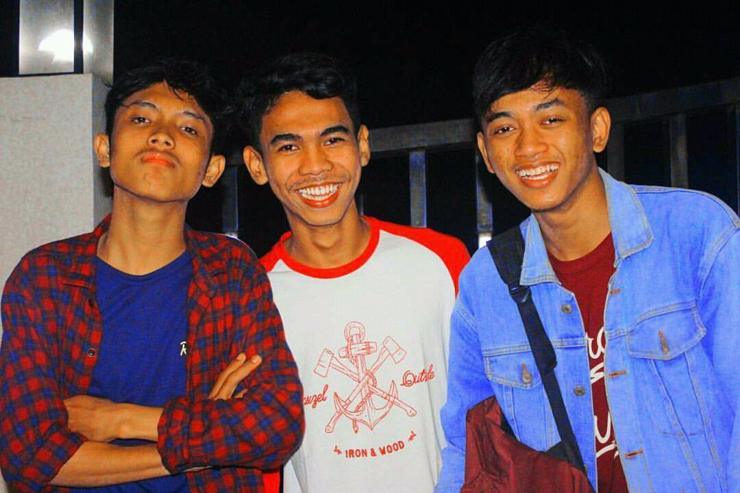 luckyfzi's tweet photo. Definisi Bahagia https://t.co/KkSPxem9Wa
