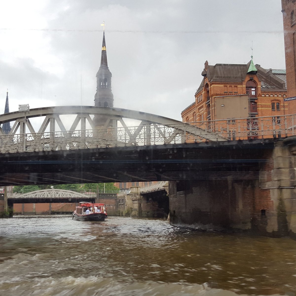Shabbyandcake's tweet photo. ⚓Hamburg⚓
#rickmer #rickmers #landungsbrücken #kaffeerösterei #speicherstadt #Hamburg #aida #hollyday #Vacances #hafen https://t.co/y4HH9DGgYH