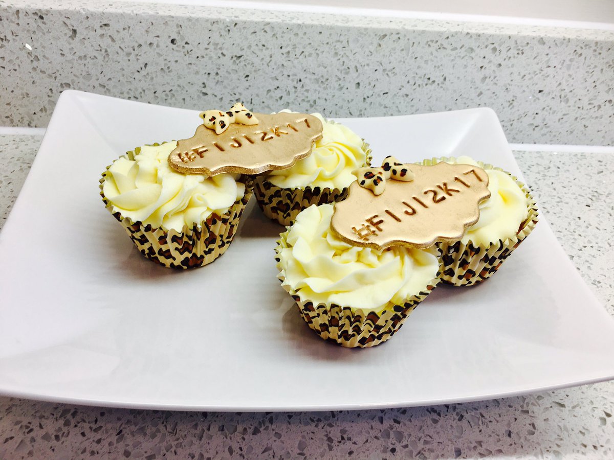 MyCakeHobby's tweet photo. Personalised bridal shower cupcakes #gold #leopardprint #edible #toppers #fondant #events #london #naija #essex#weddings https://t.co/KcGLIFYemf