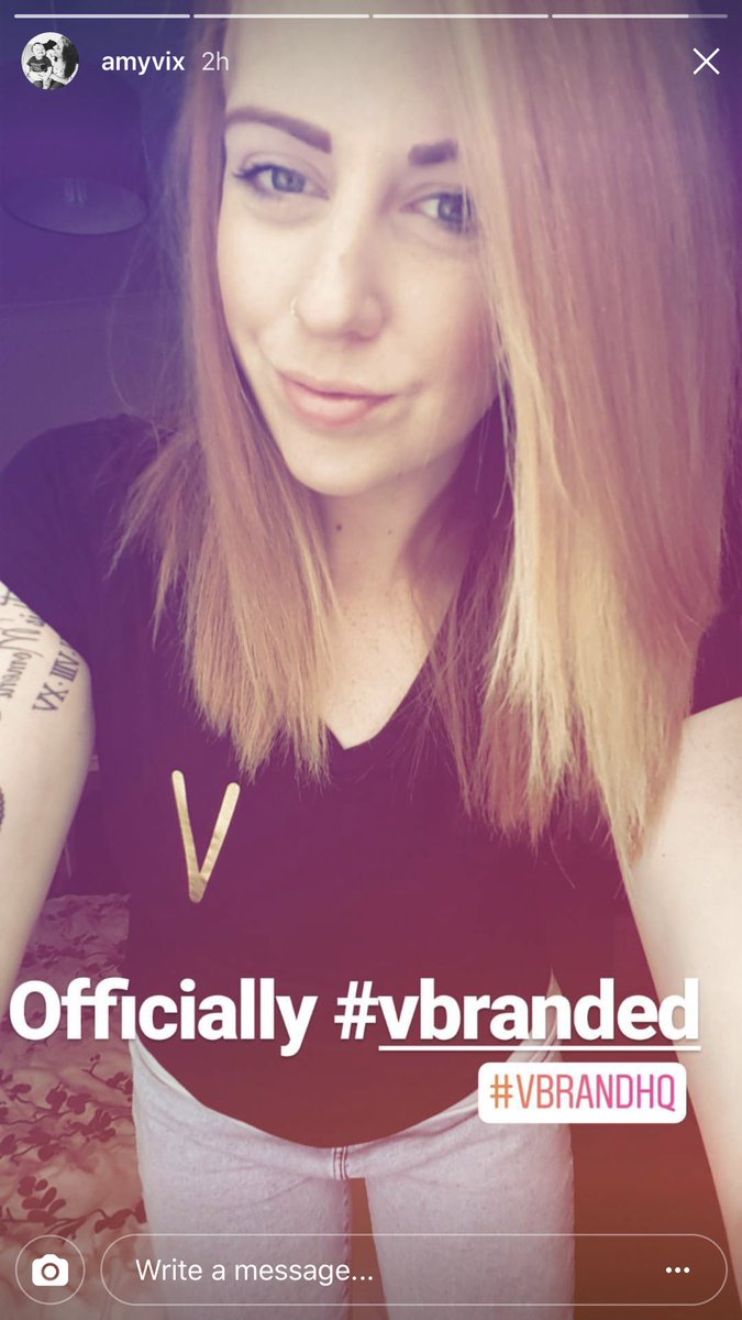 VbrandHQ's tweet photo. https://t.co/aeOaXQ2bwP #Vbranded #tshirts #goldenV #fashion 👍🏻👌🏻 https://t.co/01kQohkUqq