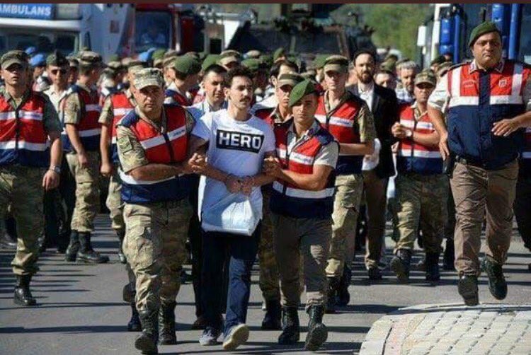 akbasmarkt's tweet photo. Bir değil bin tane HERO tişörtü giysenizde,şerefsiz hainsiniz.
Biz tişörte değil içindeki satılmış ruha bakıyoruz 
 #1DolarlıkHERO https://t.co/y7F5aLJBNV