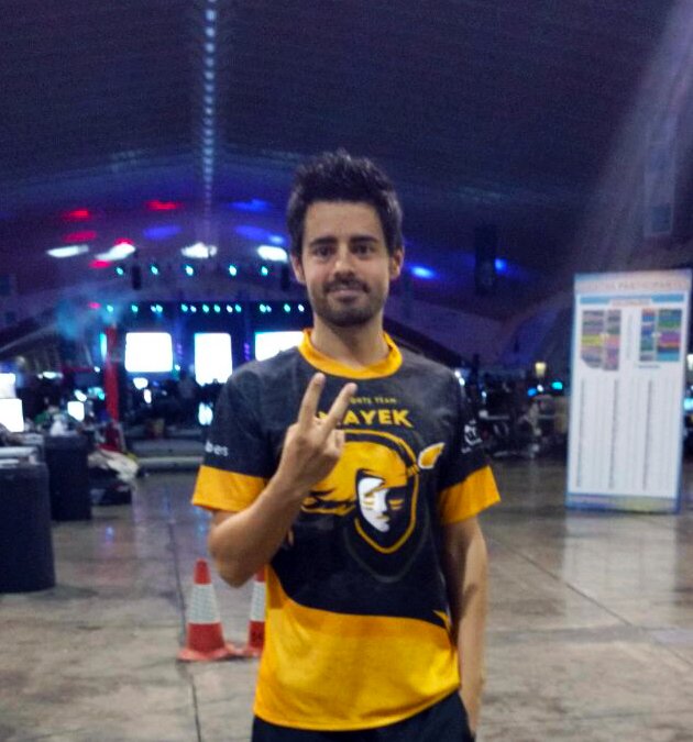 mayekclub's tweet photo. Nuestro director @VidencoGG lleva el fuego de @mayekclub a lo mas alto en @StarCraft de @TLPTenerife con el 1º puesto!!! #neverdie #ggwp https://t.co/UZHWbfJ7lD