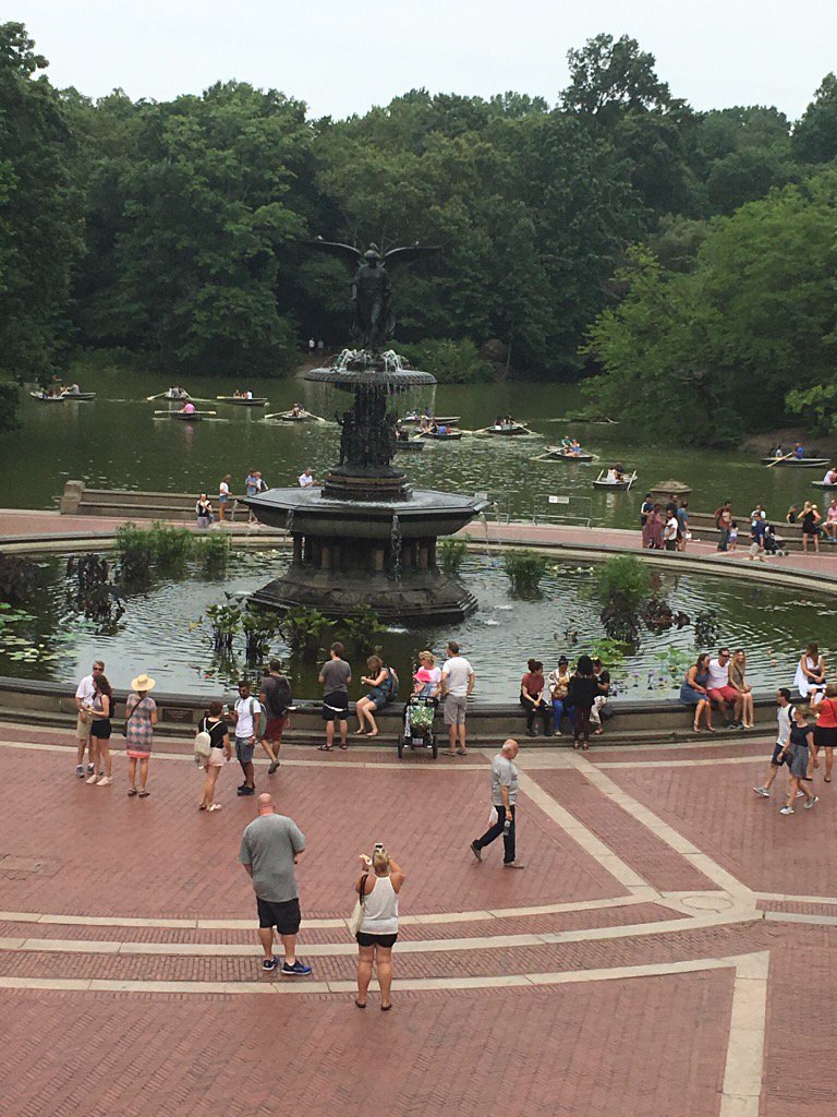 LeeaMuir's tweet photo. #centralpark so beautiful and HOT! Great day to bicycle through the park! https://t.co/QAdv2teeOU