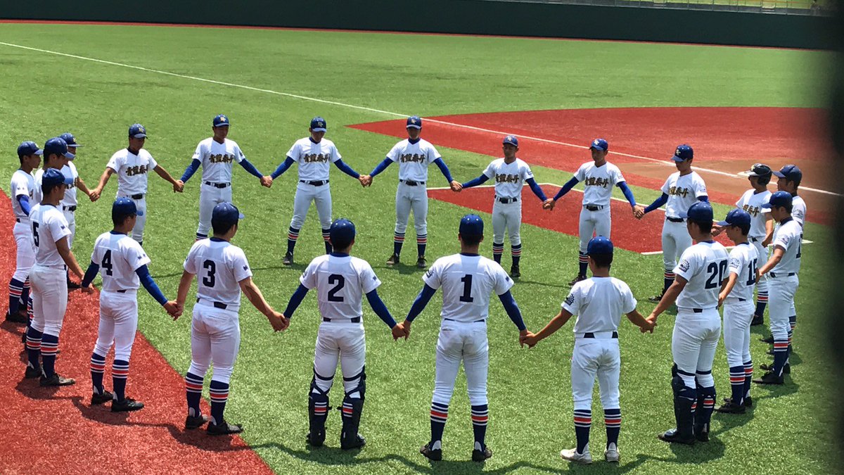 HirokiKikuchi4's tweet photo. 昨日で青藍泰斗高校野球部を引退しました
最後、ほんとに甲子園行きたかったけど
１日明けて改めて負けたんだと思うとすごく悔しい。
でも、青藍泰斗の野球部で野球ができてよかったです
みんなありがとう
応援ありがとうございました！ https://t.co/2WfAXjbM95