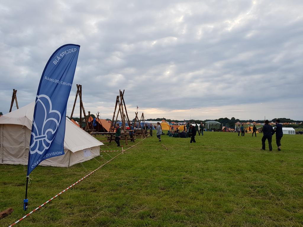 Troelsforch's tweet photo. Tens of thousands of Danish #Guides &amp; #Scouts gather w. friends from all over the world. #SL2017 #ScoutingInAction https://t.co/UPvBUNTC42