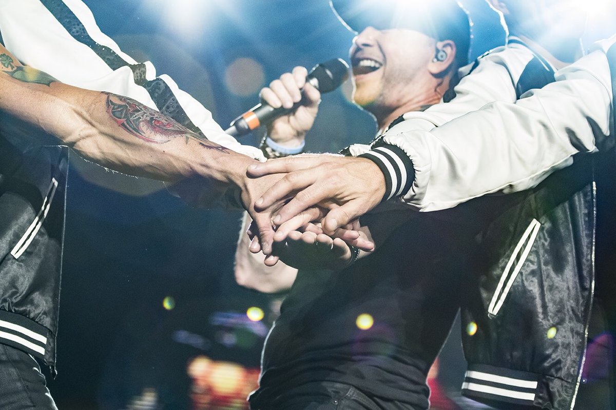 NKOTB's tweet photo. You're holding me up and I am #thankful ✨
📷: @mjambriz https://t.co/a0K1oVairZ