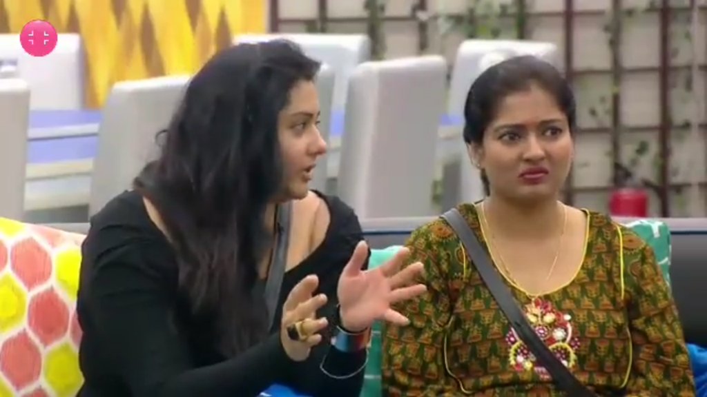yogeshvarg's tweet photo. மூஞ்ச பாத்தியா இதுக்கு கரடி கக்கூஸ் போர maari
#echaaa
#BigBossTamil 
#OviyaArmy 
#oviya https://t.co/kBqQ8Olbsx