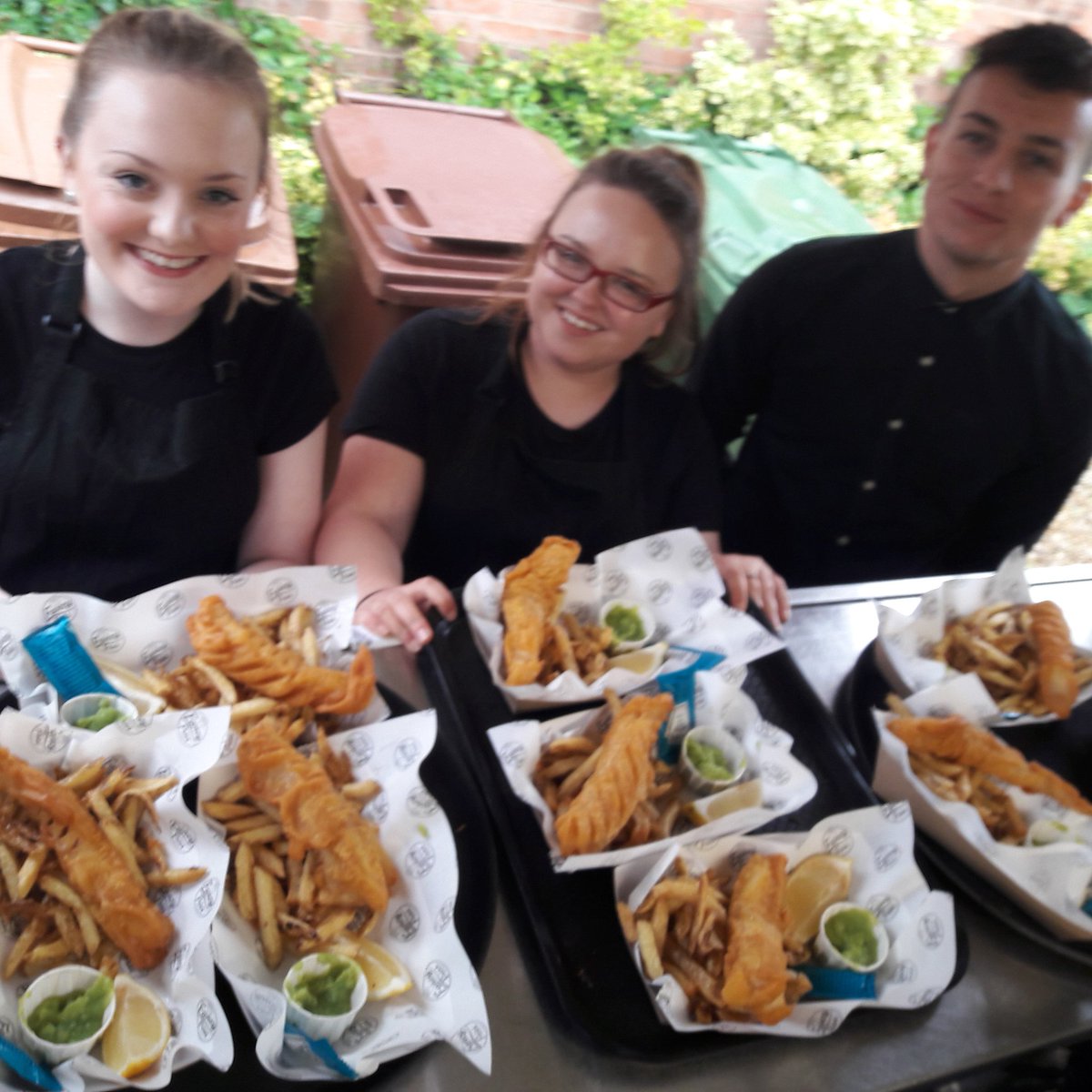 fancyfries1's tweet photo. Our brilliant service team from todays wedding #weddingcatering #weddingcaterer #fishandchips #fancyfries #codloin https://t.co/GjEtpBlNDc