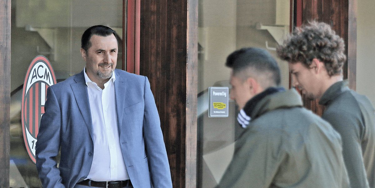 mirabelli_ds's tweet photo. A #milanello mentre guardo i miei picciotti diventare uomini.. sempre importante essere d'esempio per il futuro della #famiglia https://t.co/m7W4pm8PBX