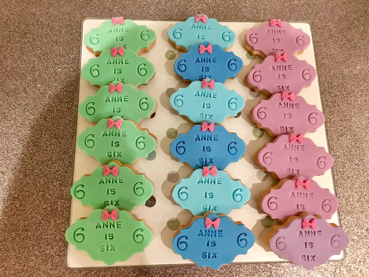 MyCakeHobby's tweet photo. #partyfavours #icedbiscuits #personalisedcookies #birthday #weddings #events #6th #birthday #naija #essex #london https://t.co/ocxBgNSdiY
