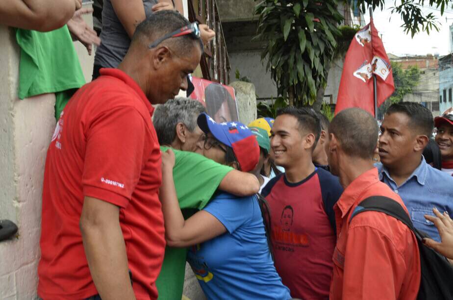 AngeloRivasVen's tweet photo. Recorrido por Boquerón hacia Propatria los Candidatos de la Lista1 de Caracas rumbo a la Asamblea Nacional Constituyente. @DrodriguezVen https://t.co/iEnVmYFOgL