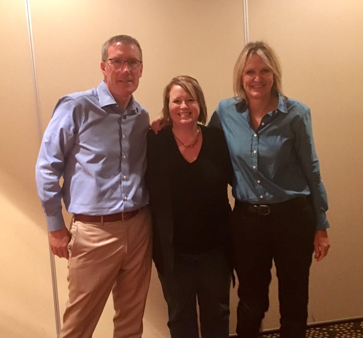 LesleaHanson's tweet photo. Great 3 days of learning w/ 200 teachers &amp; these rock stars, @pennykittle &amp; @KellyGToGo #readwritetalk #neverstoplearning @GSSD204 @GSSDLit https://t.co/KlvRvQi6EN