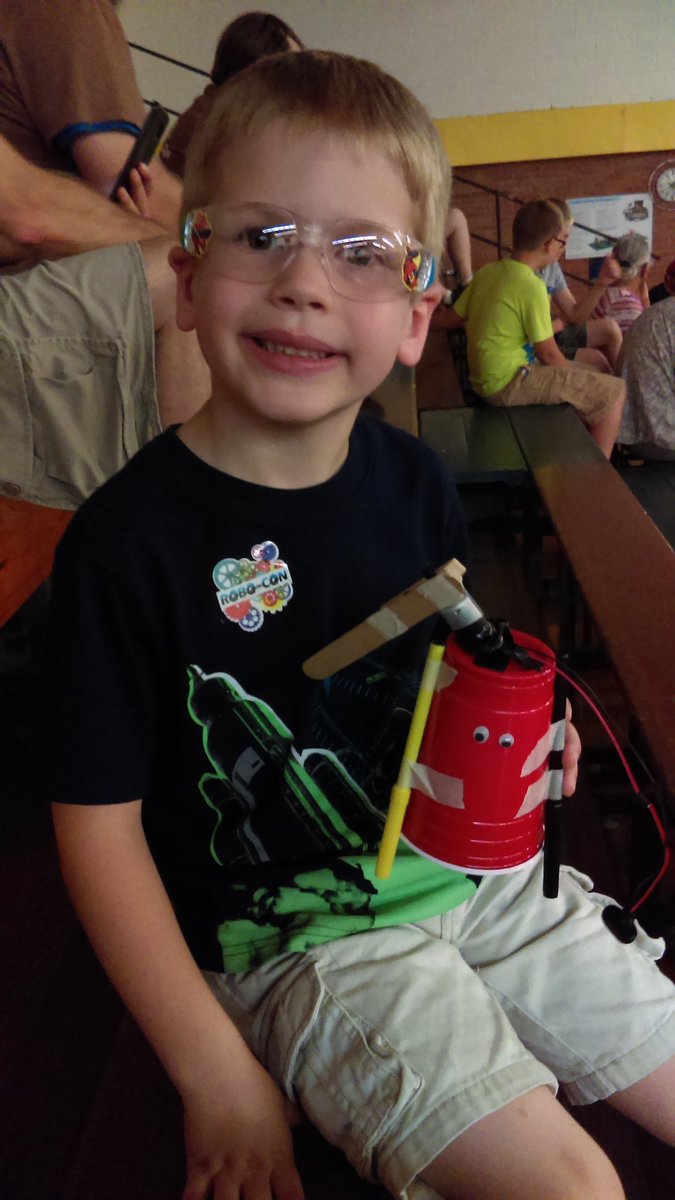 mrsrosesclass's tweet photo. Great afternoon at @MiRoboCon 😃 #STEM #mirobocon https://t.co/dFuhgayZ2j