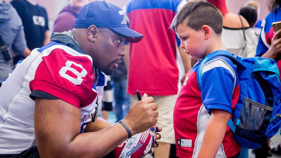 MTLAlouettes's tweet photo. "You know that I've caught 1,003 balls like this one, right?" #NikLewis https://t.co/NyFvfDFkCH