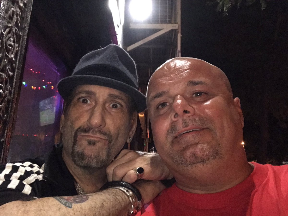 seasider666's tweet photo. @TheDictatorsNYC loved having a good chat! Nice guy! #nyc https://t.co/5i3jvcnCRt