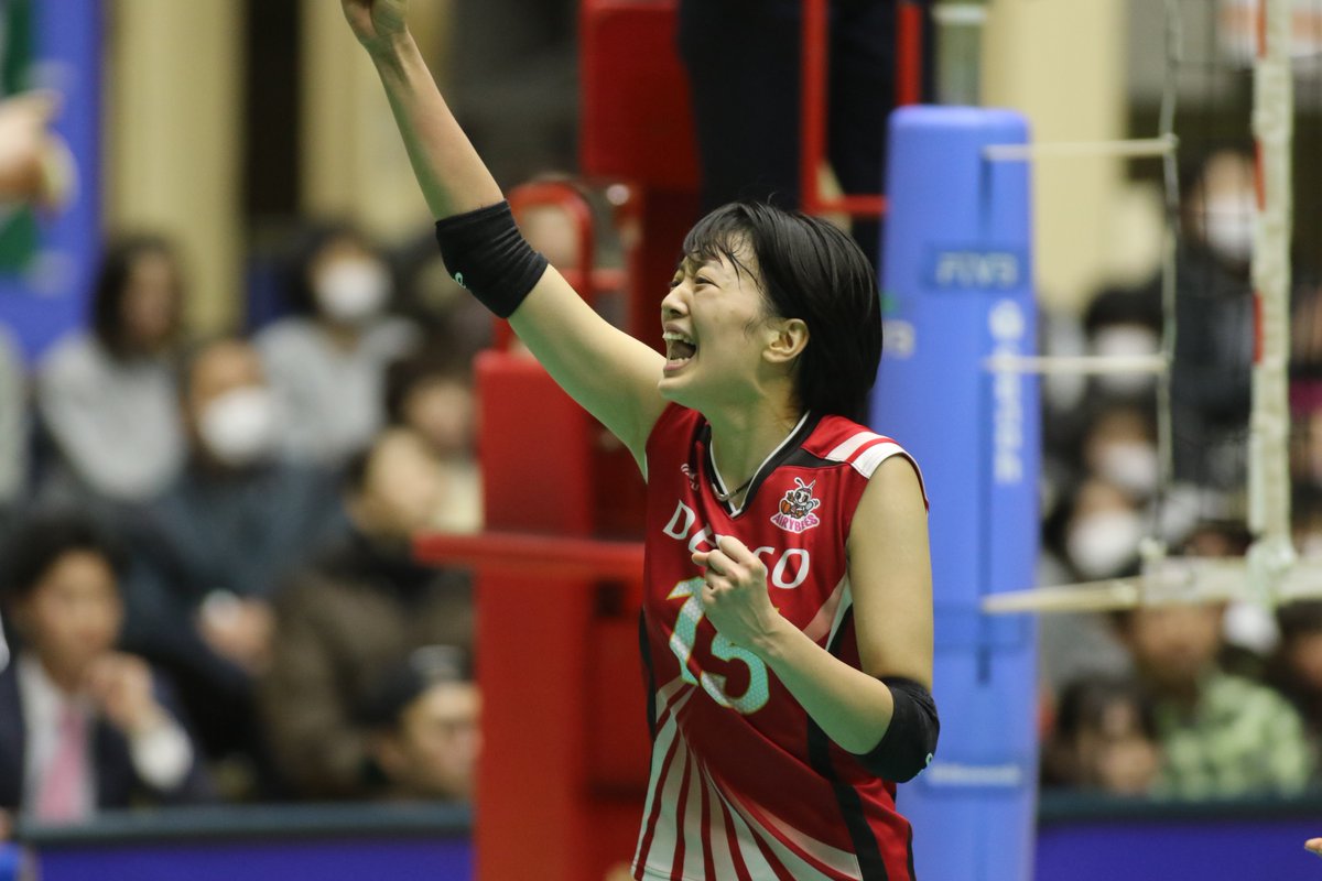 例のアレ 15 16 プレミアより 鍋谷友理枝 コートネーム の レイ だが 同じ高校の大先輩に川原麻実 レイ という子がいて その選手の才能に匹敵するからコートネームを引き継いだという話を聞いた 本当かは知らない