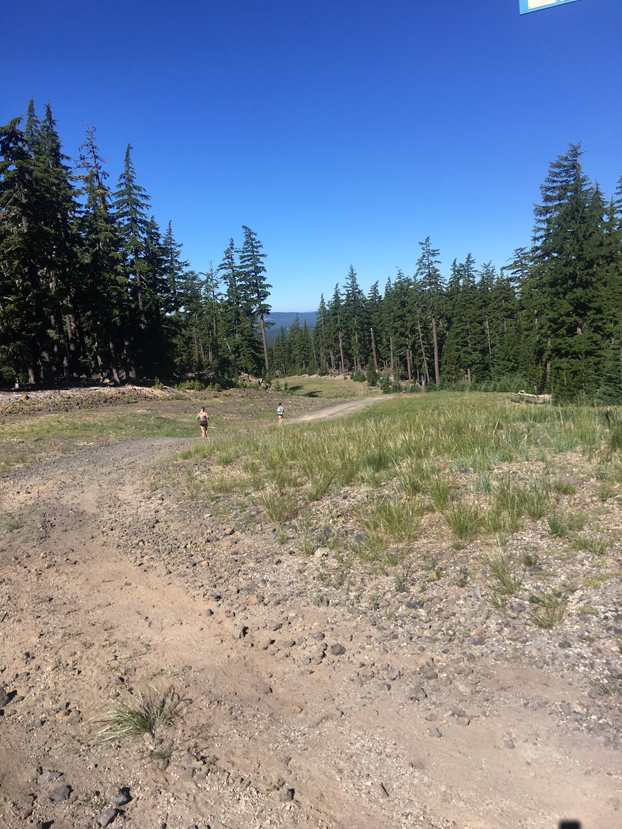 JamiJCrist's tweet image. First stop done @UARunning! Killer course @mtbachelor! #uamtnrunning