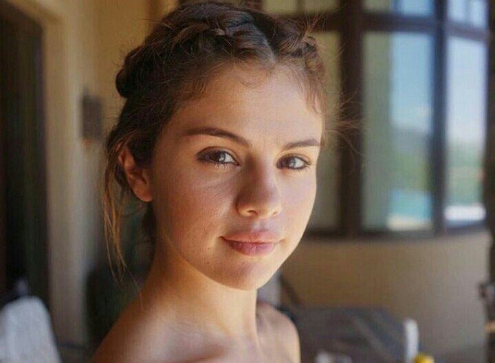 Гомес без макияжа. Selena gomez без макияжа.