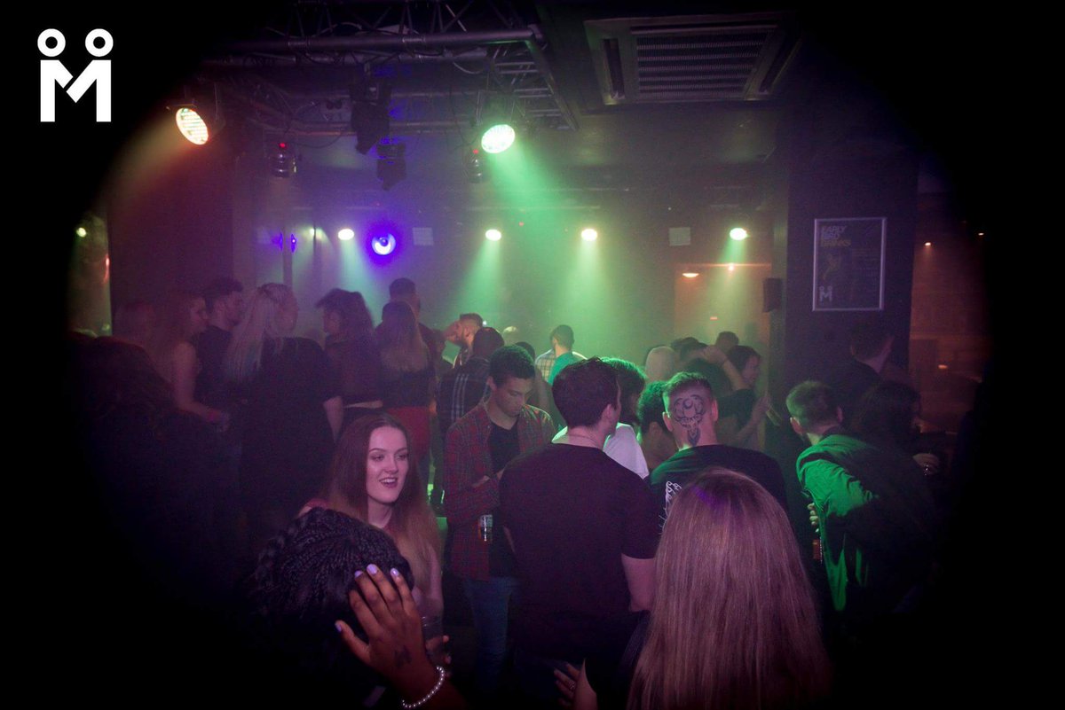 Mode_Hemel's tweet photo. @DjjamesMc just walked in, taking you to 4am #ClubMode #HemelHempstead https://t.co/ufjGqVHXjy