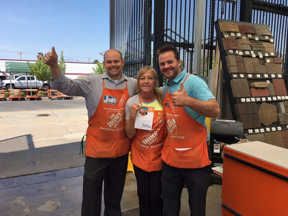 kevinbenson0730's tweet photo. Cashier Paula with over $2,000 in recoveries this week!!!@HDPaulRichards @HDMartyUT https://t.co/vSsj3ALwCd