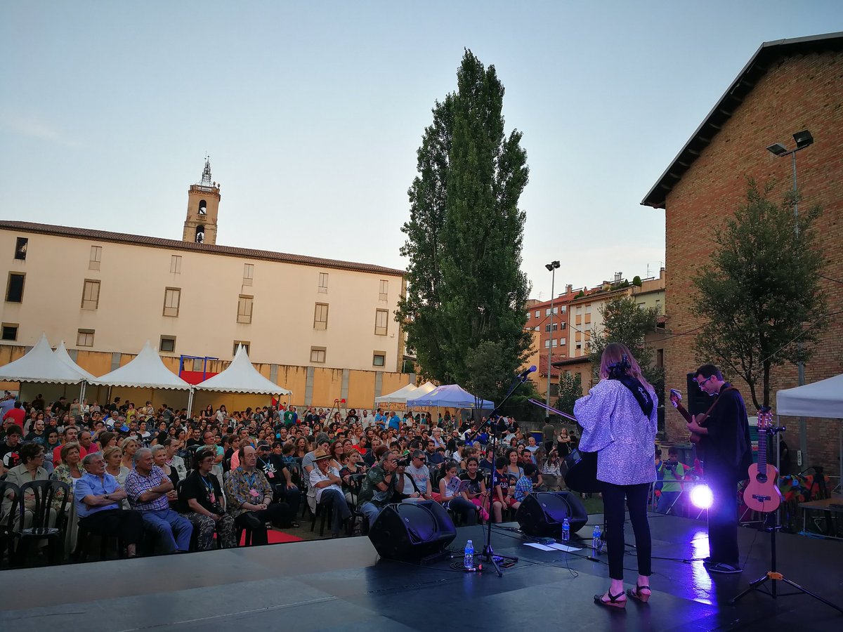 CinemaOriental's tweet photo. Ha estat un plaer tornar a repetir amb @guillemromatort el concert #beasian al #fesnits. I aquest any a la bassa! Moltes gràcies! https://t.co/q7X0AOKygy