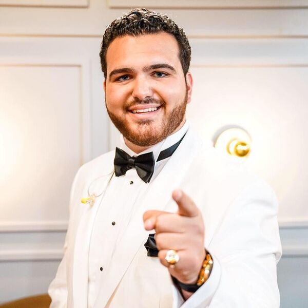 You won’t want to miss <a href="/SalTheVoice/">Sal Valentinetti</a> Valentinetti crooning away to classic hits in the Miller Stage! Grab a seat before music begins at 7 pm.