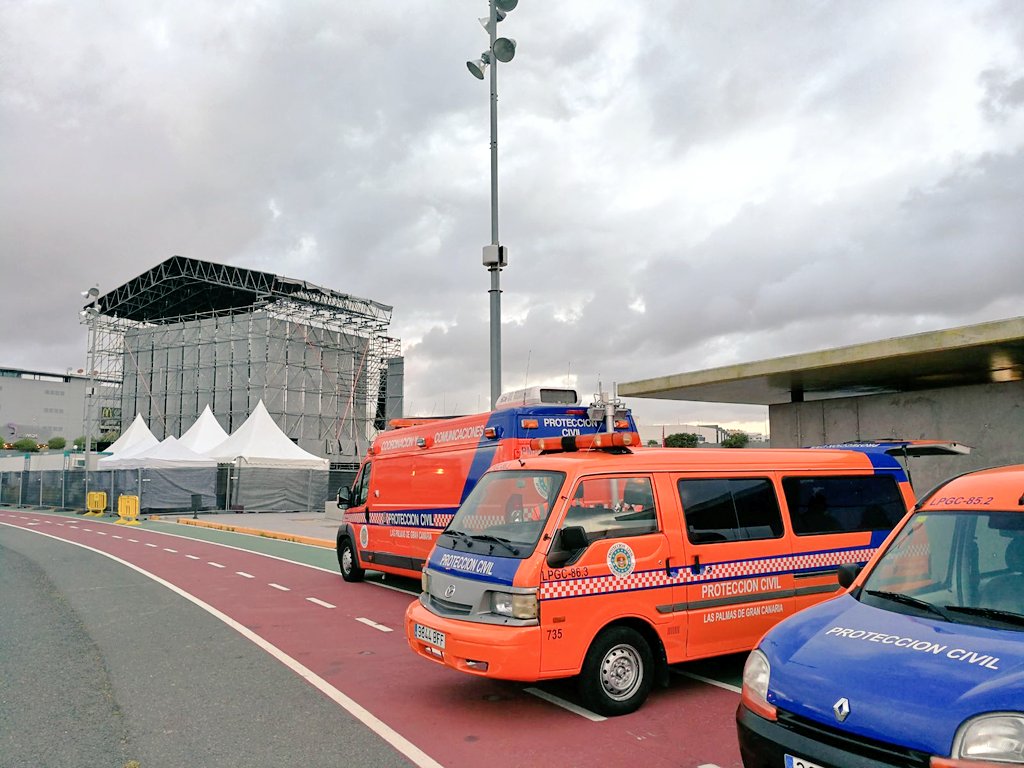 ProteCivilLPA's tweet photo. En el estadio #GranCanaria concierto de @rubenblades con disp seguridad y emergencias @ProteCivilLPA @PoliciaLPA @polprcanarias @CSR_PVT https://t.co/Vcq6dICrjs