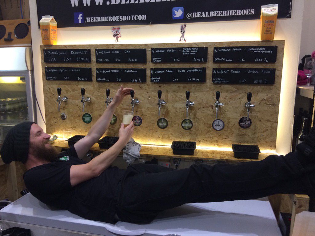 realbeerheroes's tweet photo. @Vibrant_Forest @Vibrantmathews mastering the horizontal pour #allhead https://t.co/DaJNW9Mt2v