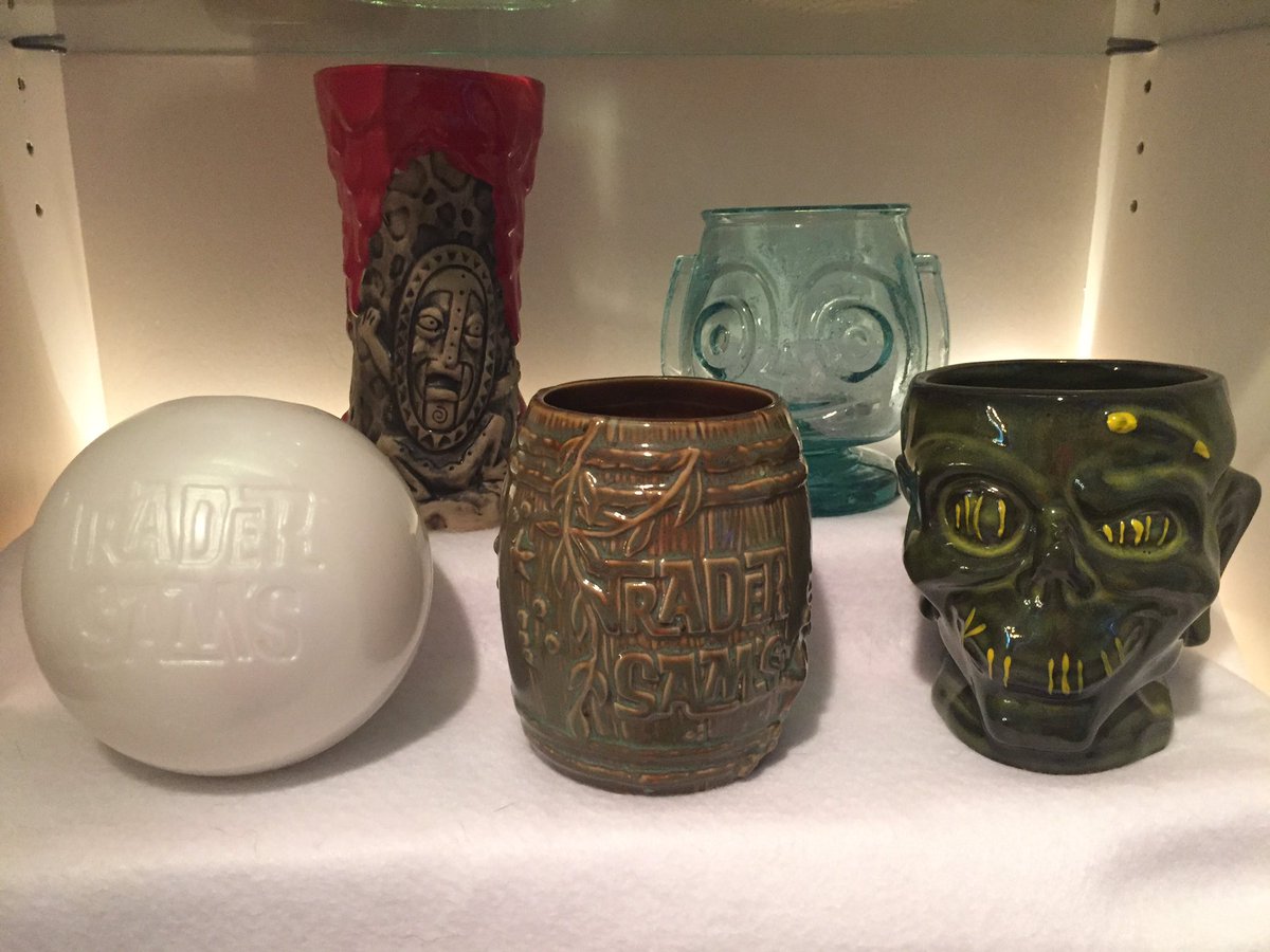 TimWallaert's tweet image. Wondering what to do with those old Unofficial Guides?  @LenTesta @DrunkAtdisney