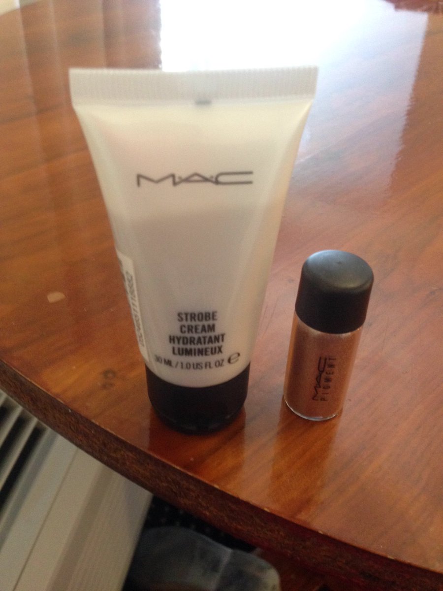IChiquisRivera1's tweet photo. #macgoodies #macminis #macgirl https://t.co/XyIucrCVRV
