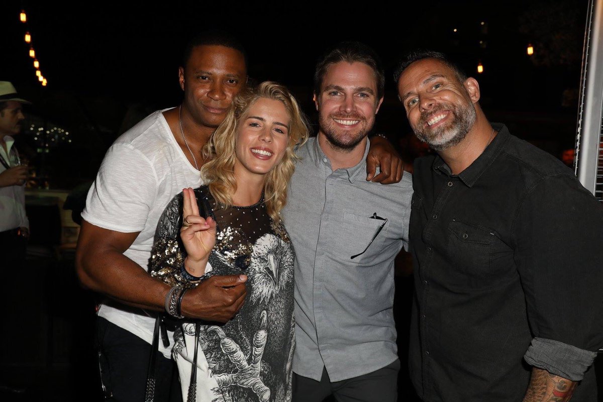 StarlingCityJ's tweet photo. New #OTA pic @StephenAmell @EmilyBett & @david_ramsey plus @JamesBamford last night at #SDCC 😁🙌beautiful❤️ #Arrow 🏹💚 https://t.co/8hG3KJ6TGx https://t.co/zZQ2emsryE