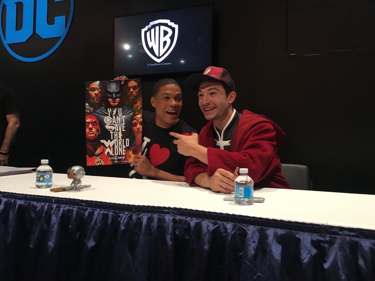 El cast de #JusticeLeague | #BenAffleck confirma que seguirá siendo  #Batman en el DCEU | #SDCC17 #SDCC2017 #WonderWoman #EzraMiller